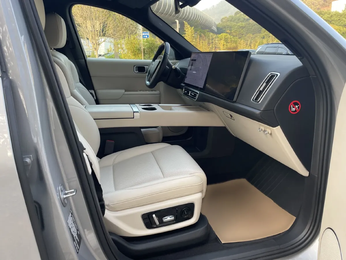 2023 Li L8 Range Extended 154HP REEV 40.9KWH,autocango,china used car exporter,china ev exporter,chinese used car exporter,chinese used ev exporter