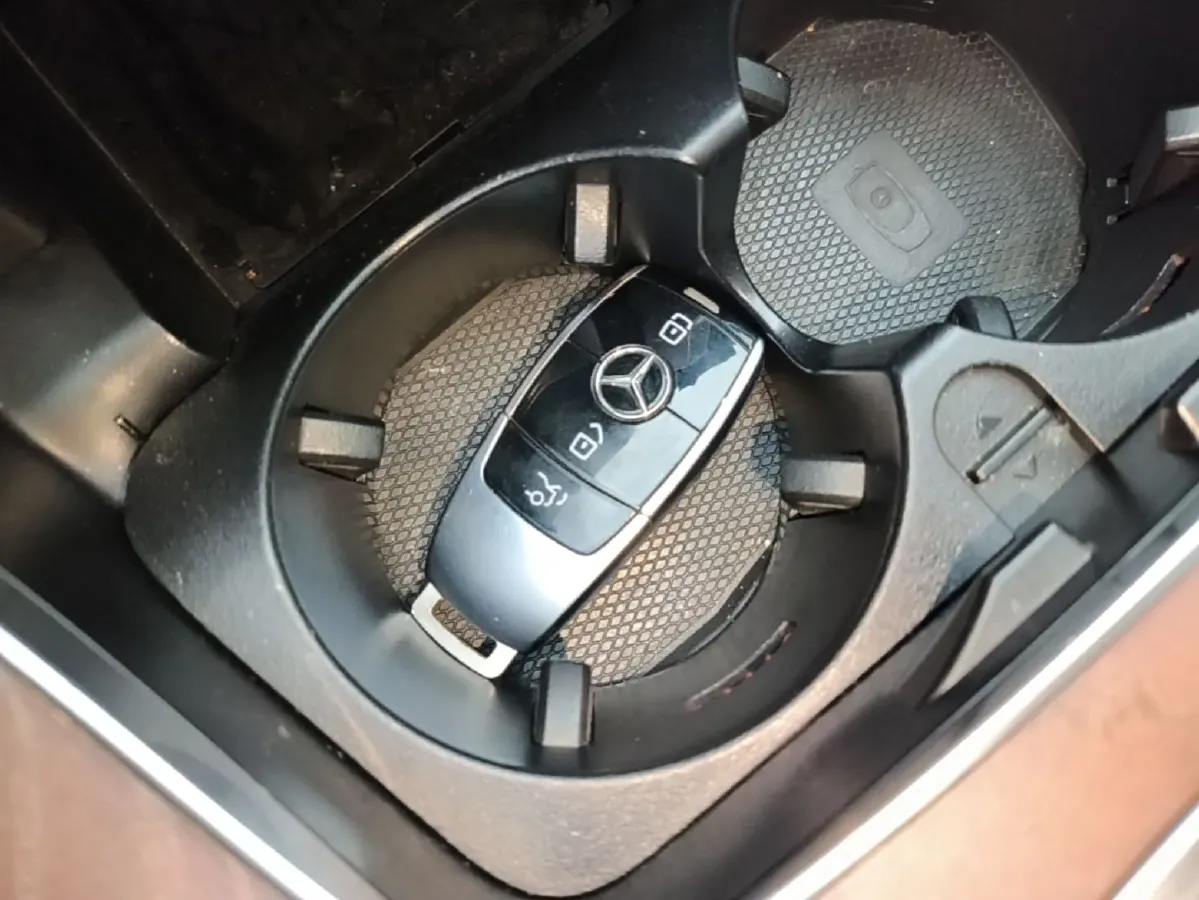 2022 Mercedes-Benz E Class 2.0T 211HP L4 9AT PHEV 25.4KWH,autocango,china used car exporter,china ev exporter,chinese used car exporter,chinese used ev exporter