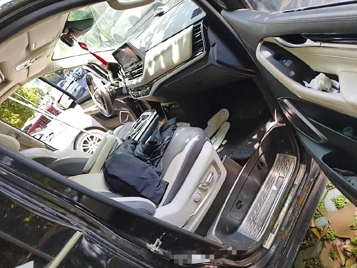 2019 Volkswagen Tiguan L 2.0T 220HP L4 7DCT,autocango,china used car exporter,china ev exporter,chinese used car exporter,chinese used ev exporter