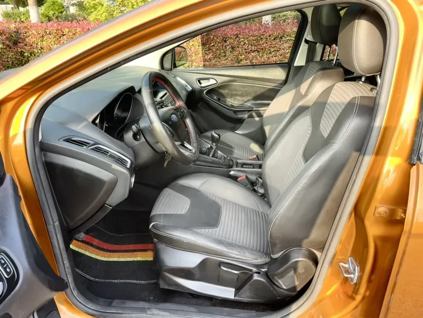 2015 Ford Focus 1.0T 125HP L3 5MT,autocango,china used car exporter,china ev exporter,chinese used car exporter,chinese used ev exporter