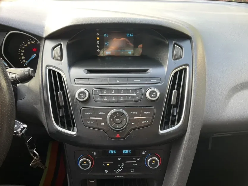 2015 Ford Focus 1.0T 125HP L3 5MT,autocango,china used car exporter,china ev exporter,chinese used car exporter,chinese used ev exporter