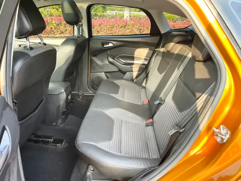 2015 Ford Focus 1.0T 125HP L3 5MT,autocango,china used car exporter,china ev exporter,chinese used car exporter,chinese used ev exporter