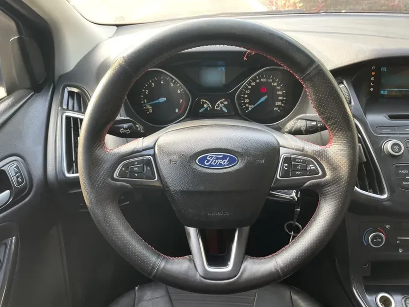 2015 Ford Focus 1.0T 125HP L3 5MT,autocango,china used car exporter,china ev exporter,chinese used car exporter,chinese used ev exporter