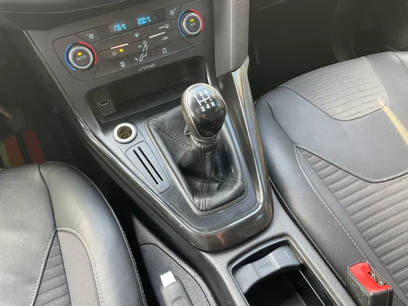 2015 Ford Focus 1.0T 125HP L3 5MT,autocango,china used car exporter,china ev exporter,chinese used car exporter,chinese used ev exporter