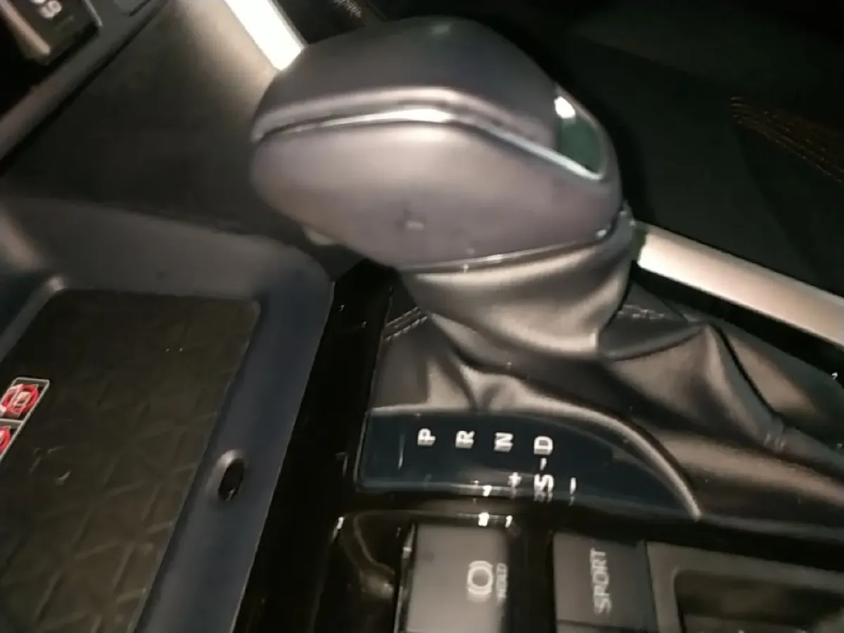 2024 Toyota Harrier 2.5L 178HP L4 E-CVT Hybrid,autocango,china used car exporter,china ev exporter,chinese used car exporter,chinese used ev exporter