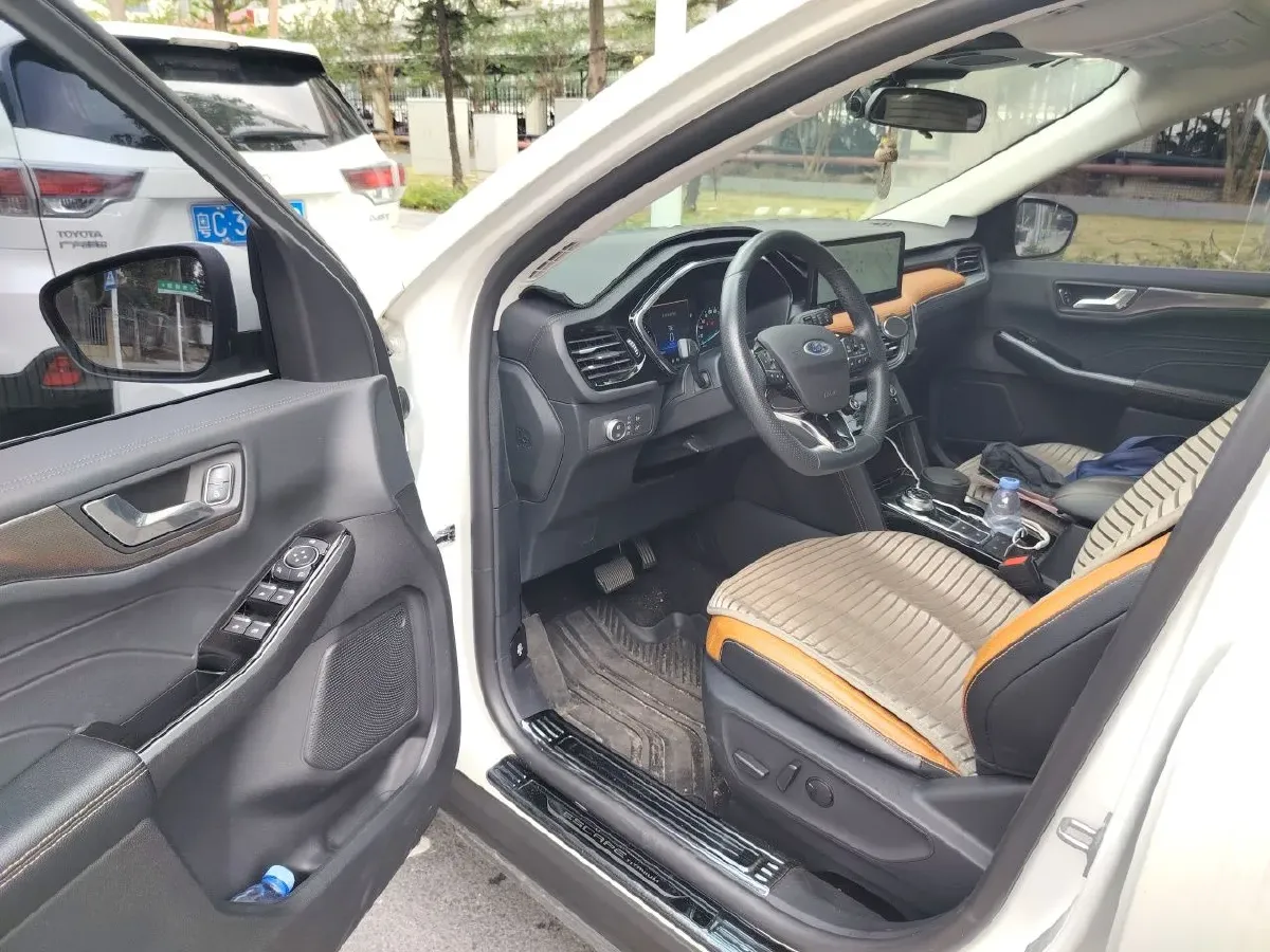 2020 Ford Escape 2.0T 248HP L4 8AT,autocango,china used car exporter,china ev exporter,chinese used car exporter,chinese used ev exporter