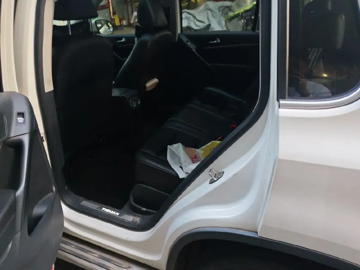 2015 Volkswagen Tiguan 1.8T 160HP L4 6AT,autocango,china used car exporter,china ev exporter,chinese used car exporter,chinese used ev exporter