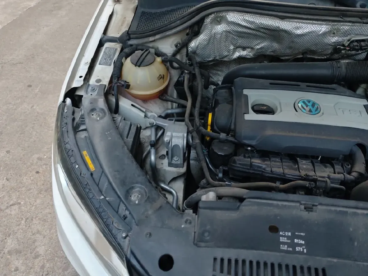 2015 Volkswagen Tiguan 1.8T 160HP L4 6AT,autocango,china used car exporter,china ev exporter,chinese used car exporter,chinese used ev exporter