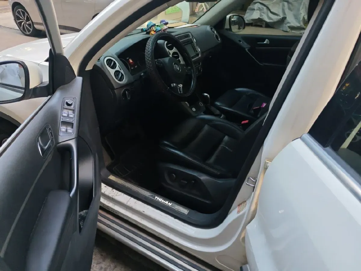 2015 Volkswagen Tiguan 1.8T 160HP L4 6AT,autocango,china used car exporter,china ev exporter,chinese used car exporter,chinese used ev exporter