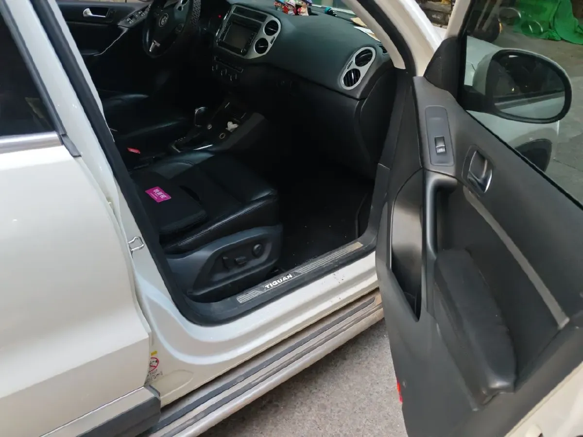 2015 Volkswagen Tiguan 1.8T 160HP L4 6AT,autocango,china used car exporter,china ev exporter,chinese used car exporter,chinese used ev exporter