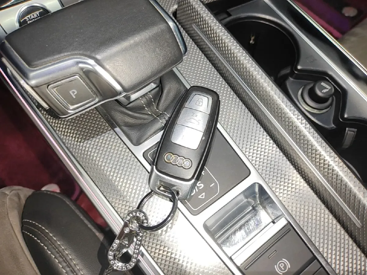 2021 Audi A6L 2.0T 190HP L4 7DCT,autocango,china used car exporter,china ev exporter,chinese used car exporter,chinese used ev exporter