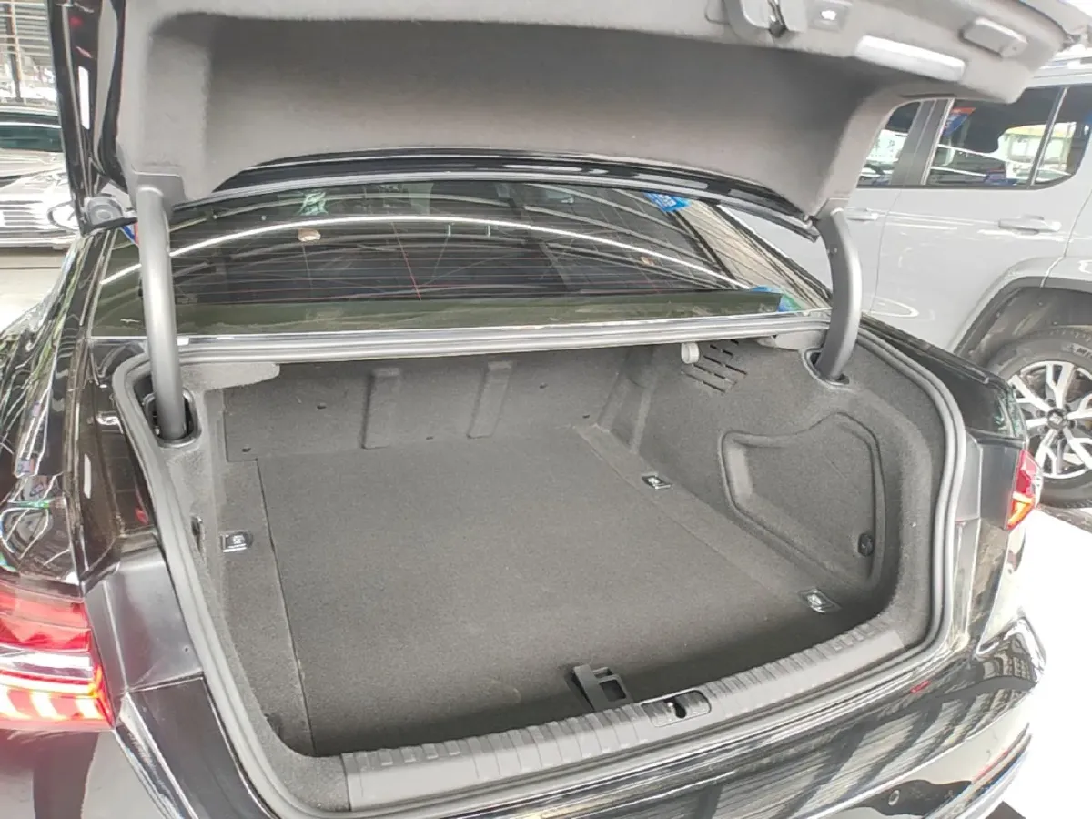 2021 Audi A6L 2.0T 190HP L4 7DCT,autocango,china used car exporter,china ev exporter,chinese used car exporter,chinese used ev exporter