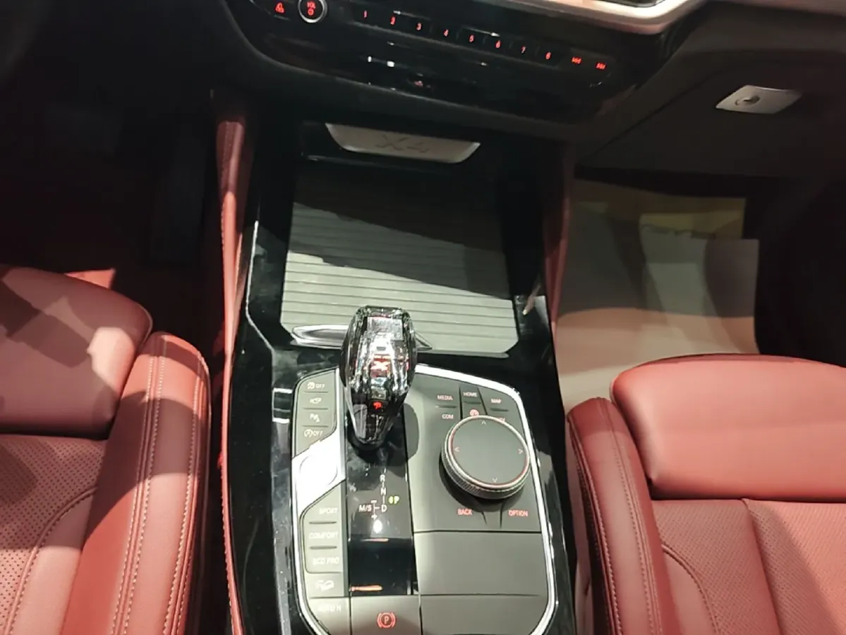 2022 BMW X4 2.0T 245HP L4 8AT,autocango,china used car exporter,china ev exporter,chinese used car exporter,chinese used ev exporter