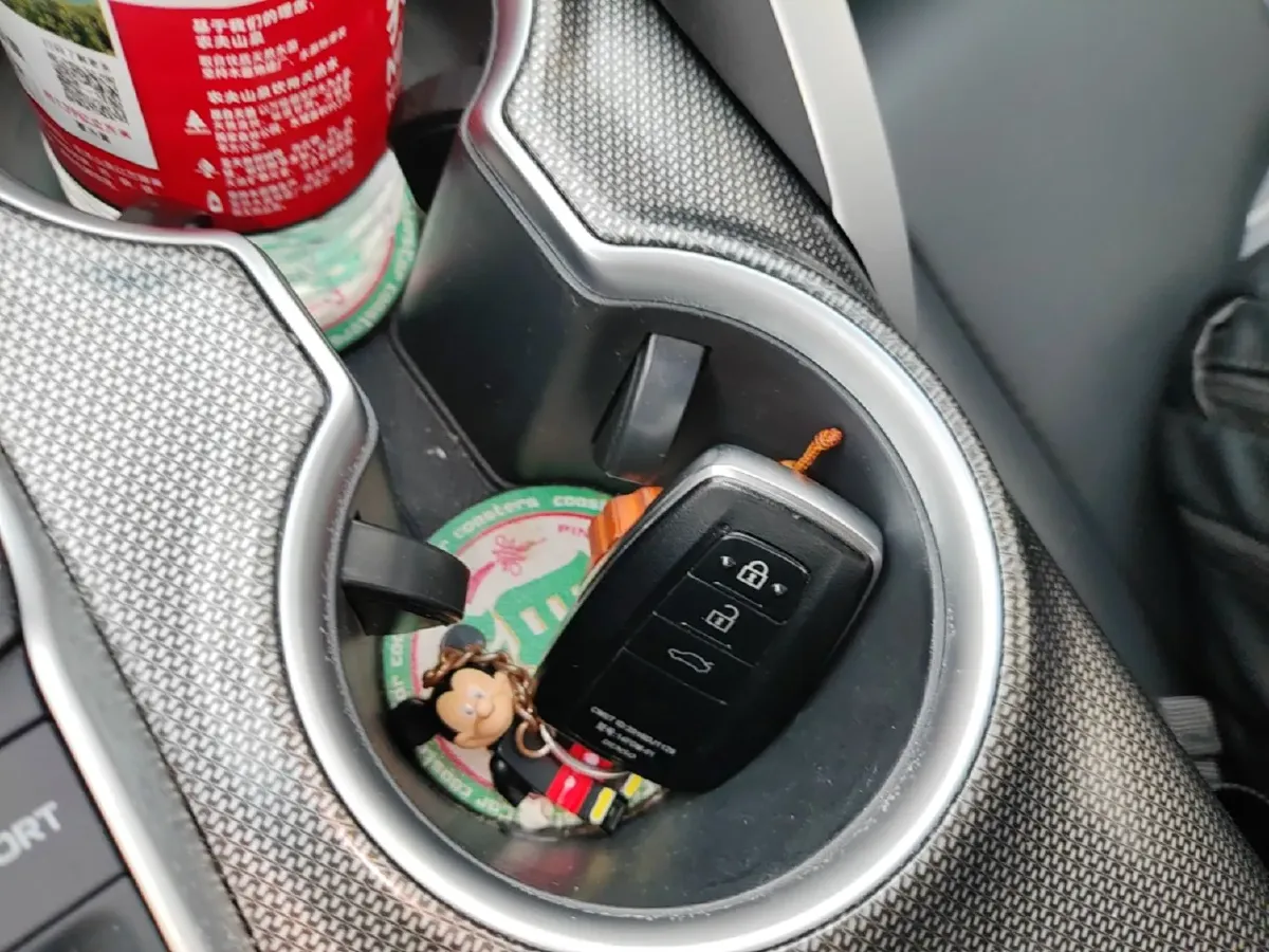 2023 Toyota Camry 2.5L 207HP L4 8AT,autocango,china used car exporter,china ev exporter,chinese used car exporter,chinese used ev exporter