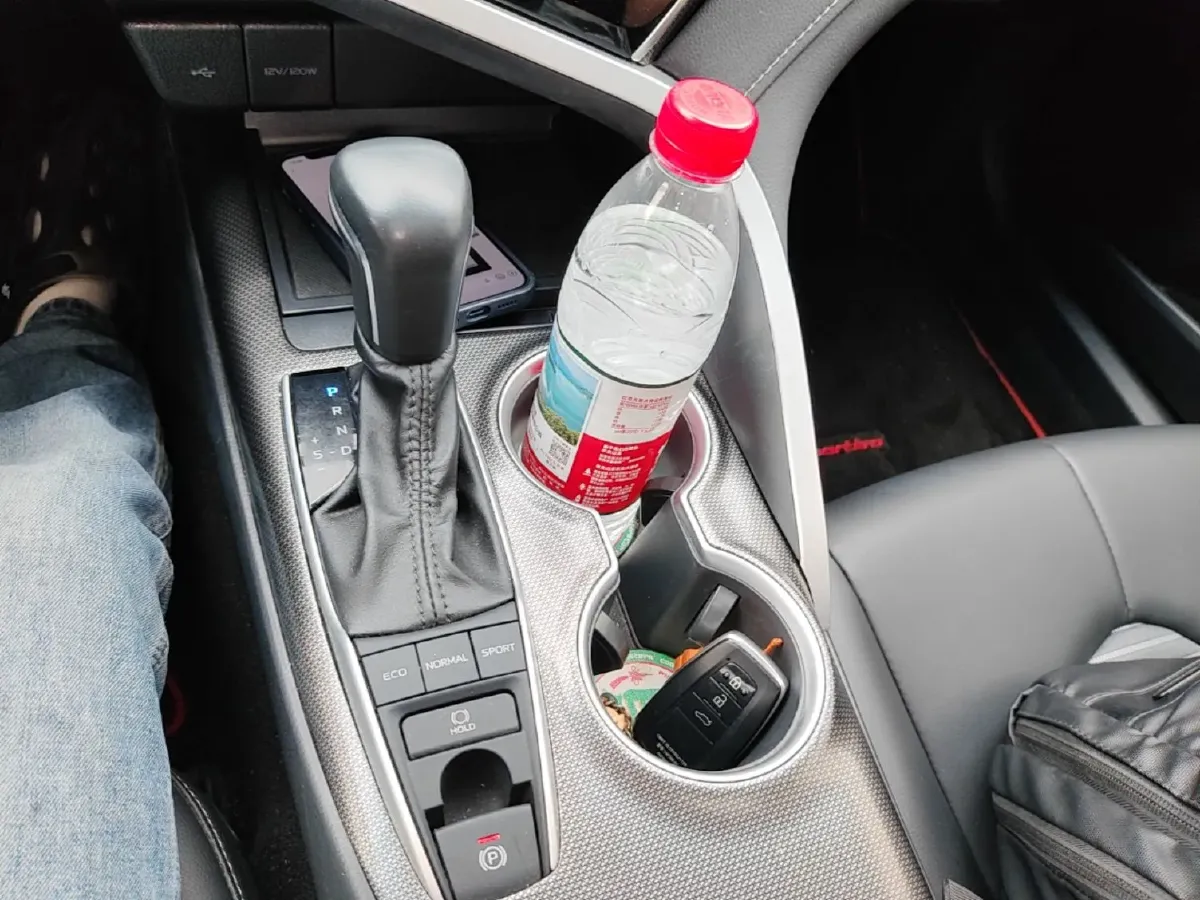 2023 Toyota Camry 2.5L 207HP L4 8AT,autocango,china used car exporter,china ev exporter,chinese used car exporter,chinese used ev exporter