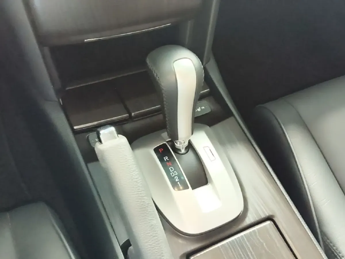 2014 Honda Crosstour 2.4L 197HP L4 5AT,autocango,china used car exporter,china ev exporter,chinese used car exporter,chinese used ev exporter