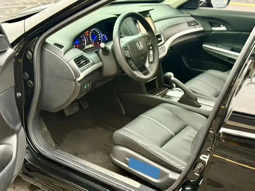 2014 Honda Crosstour 2.4L 197HP L4 5AT,autocango,china used car exporter,china ev exporter,chinese used car exporter,chinese used ev exporter