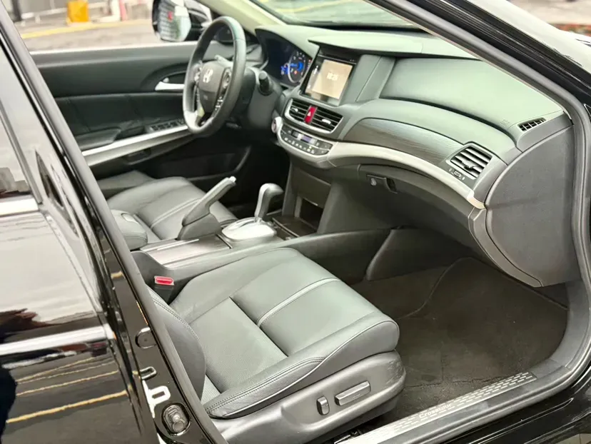 2014 Honda Crosstour 2.4L 197HP L4 5AT,autocango,china used car exporter,china ev exporter,chinese used car exporter,chinese used ev exporter