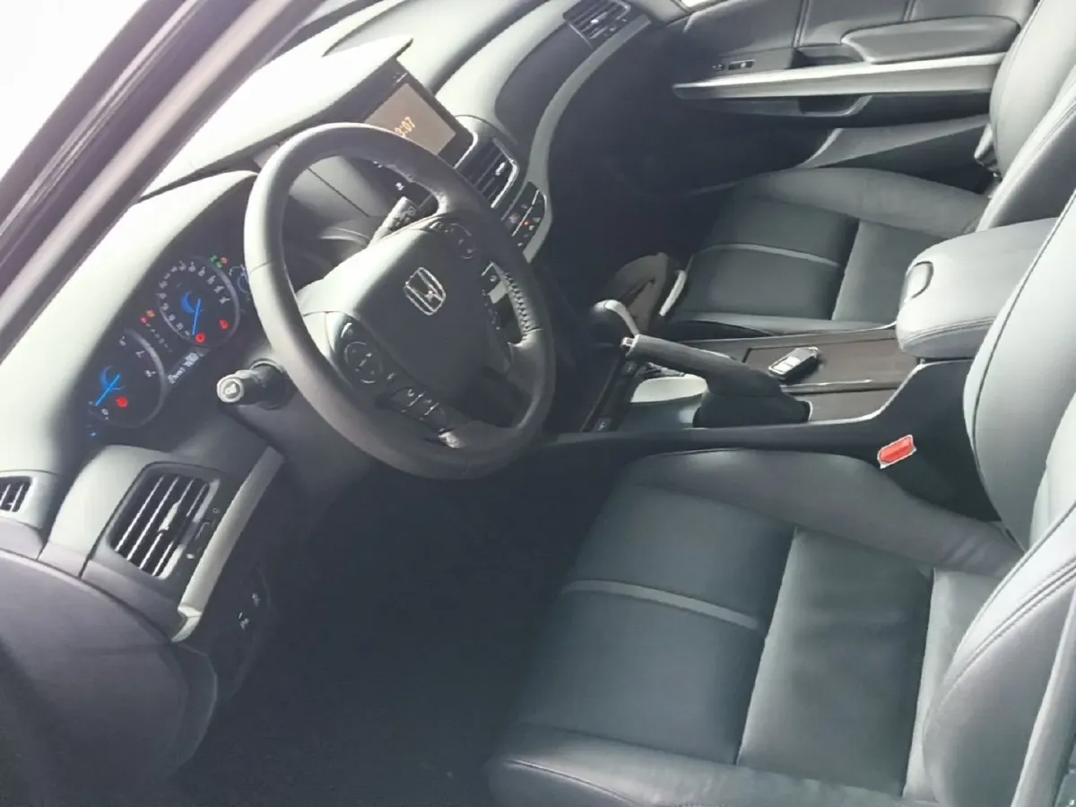 2014 Honda Crosstour 2.4L 197HP L4 5AT,autocango,china used car exporter,china ev exporter,chinese used car exporter,chinese used ev exporter