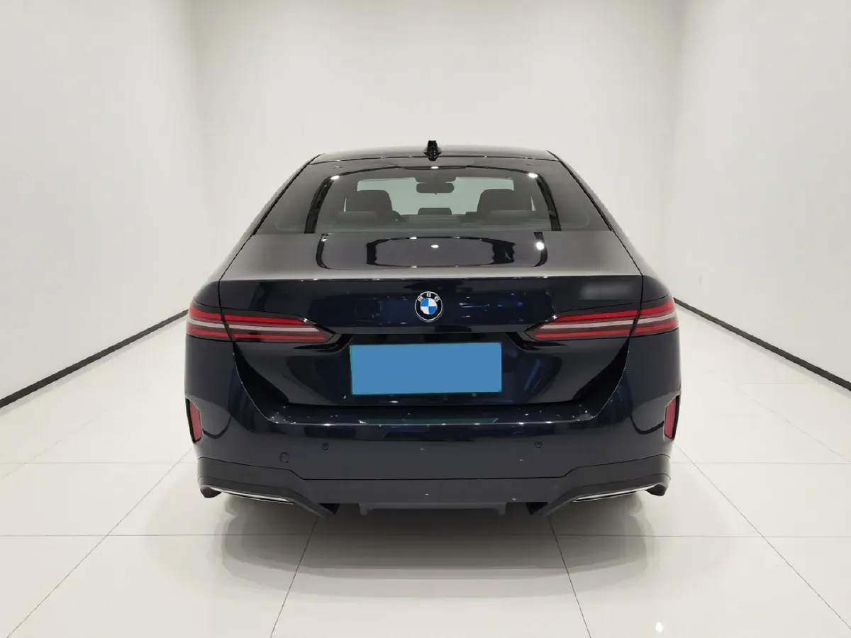 2025 BMW 5 Series 2.0T 258HP L4 8AT,autocango,china used car exporter,china ev exporter,chinese used car exporter,chinese used ev exporter