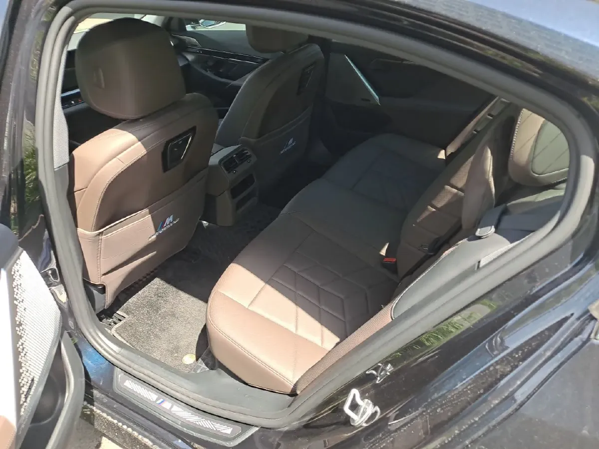 2025 BMW 5 Series 2.0T 258HP L4 8AT,autocango,china used car exporter,china ev exporter,chinese used car exporter,chinese used ev exporter