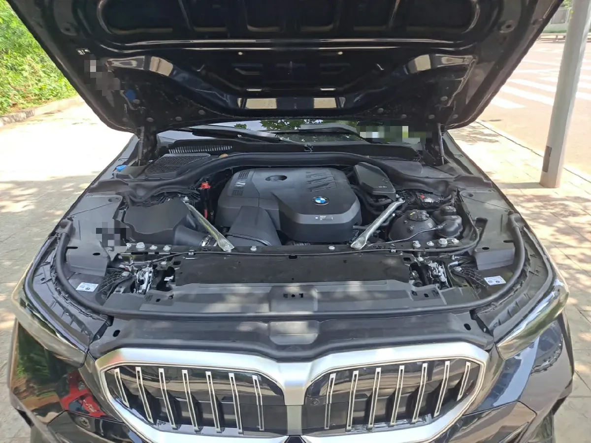 2025 BMW 5 Series 2.0T 258HP L4 8AT,autocango,china used car exporter,china ev exporter,chinese used car exporter,chinese used ev exporter