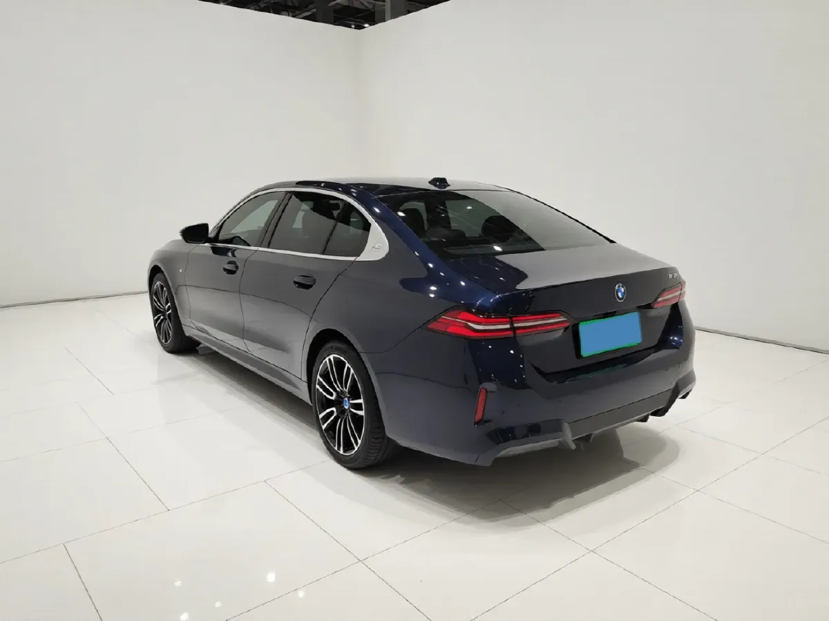 2025 BMW 5 Series 2.0T 258HP L4 8AT,autocango,china used car exporter,china ev exporter,chinese used car exporter,chinese used ev exporter