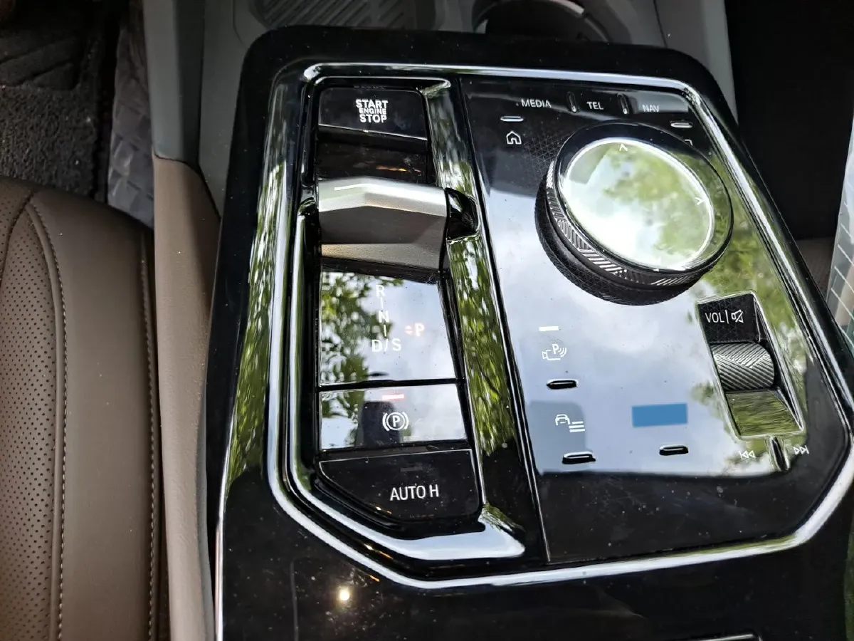 2025 BMW 5 Series 2.0T 258HP L4 8AT,autocango,china used car exporter,china ev exporter,chinese used car exporter,chinese used ev exporter