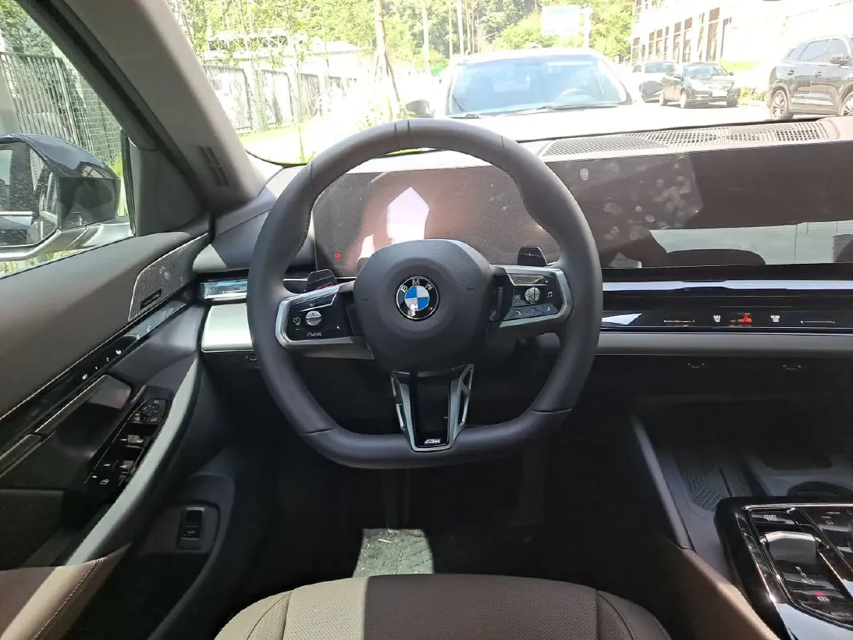 2025 BMW 5 Series 2.0T 258HP L4 8AT,autocango,china used car exporter,china ev exporter,chinese used car exporter,chinese used ev exporter