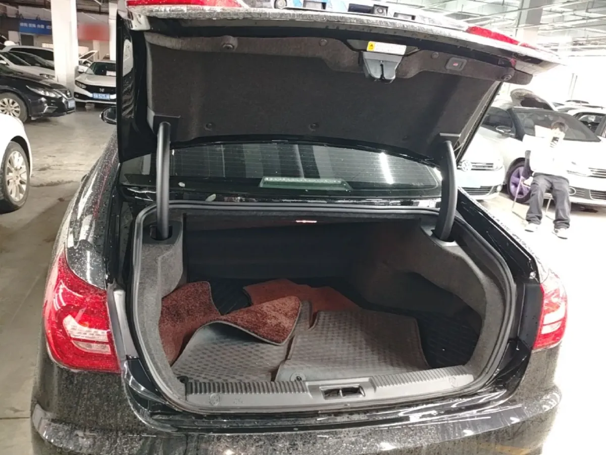 2019 HongQi H7 1.8T 188HP L4 6AT,autocango,china used car exporter,china ev exporter,chinese used car exporter,chinese used ev exporter