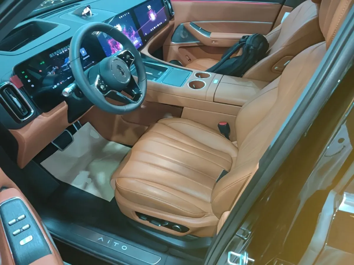 2025 AITO AITO M8 REEV 160HP REEV 53.4KWH,autocango,china used car exporter,china ev exporter,chinese used car exporter,chinese used ev exporter