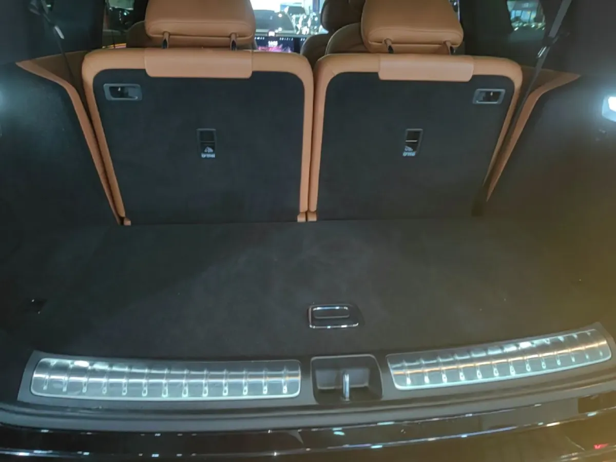 2025 AITO AITO M8 REEV 160HP REEV 53.4KWH,autocango,china used car exporter,china ev exporter,chinese used car exporter,chinese used ev exporter