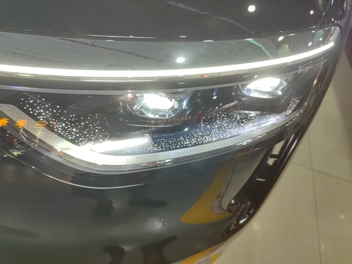 2025 AITO AITO M8 REEV 160HP REEV 53.4KWH,autocango,china used car exporter,china ev exporter,chinese used car exporter,chinese used ev exporter