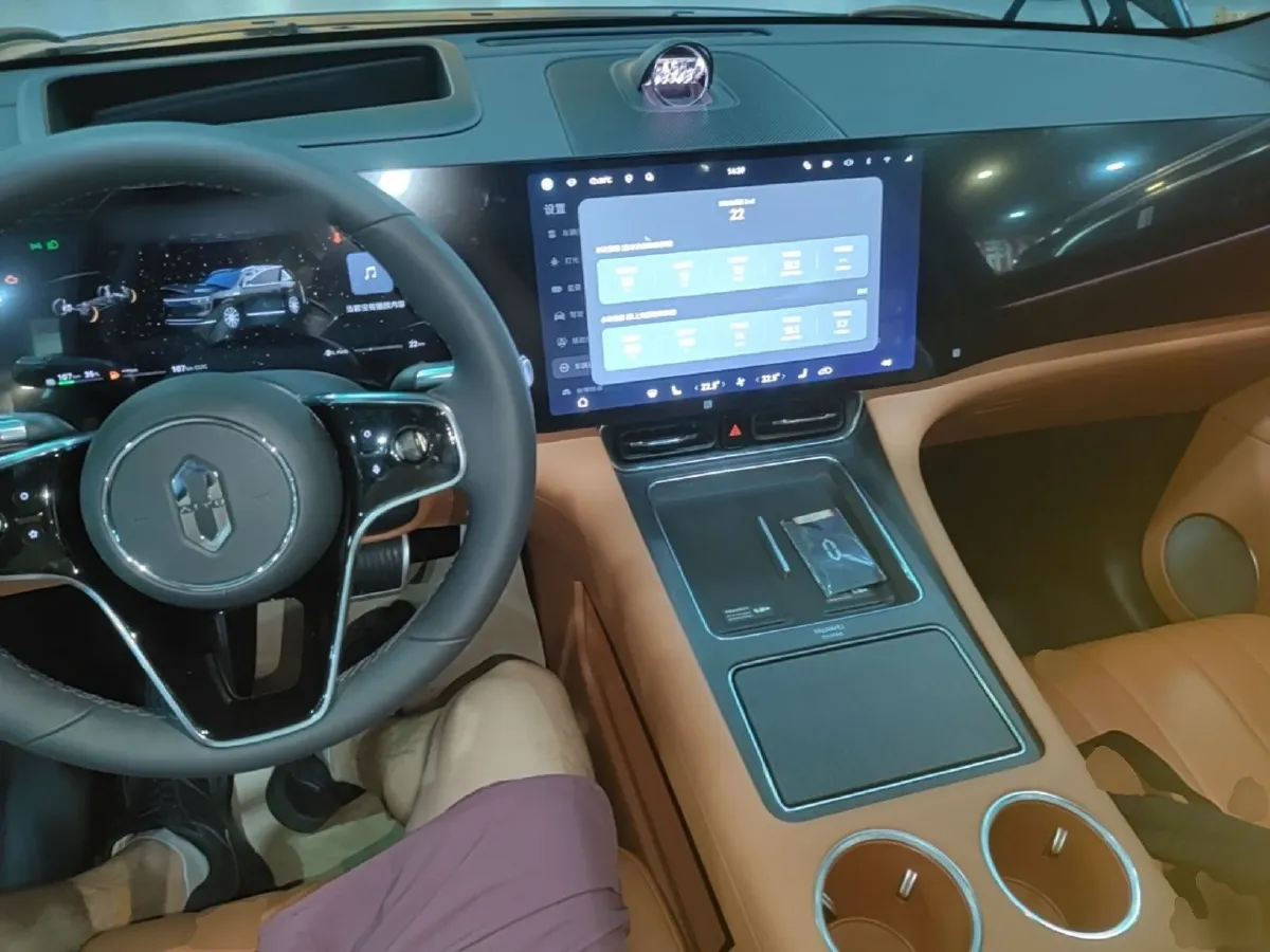 2025 AITO AITO M8 REEV 160HP REEV 53.4KWH,autocango,china used car exporter,china ev exporter,chinese used car exporter,chinese used ev exporter