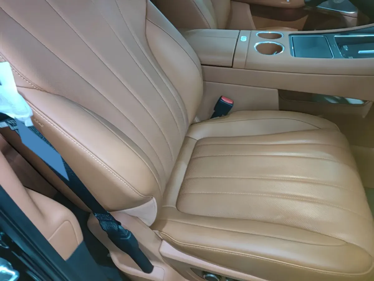 2025 AITO AITO M8 REEV 160HP REEV 53.4KWH,autocango,china used car exporter,china ev exporter,chinese used car exporter,chinese used ev exporter