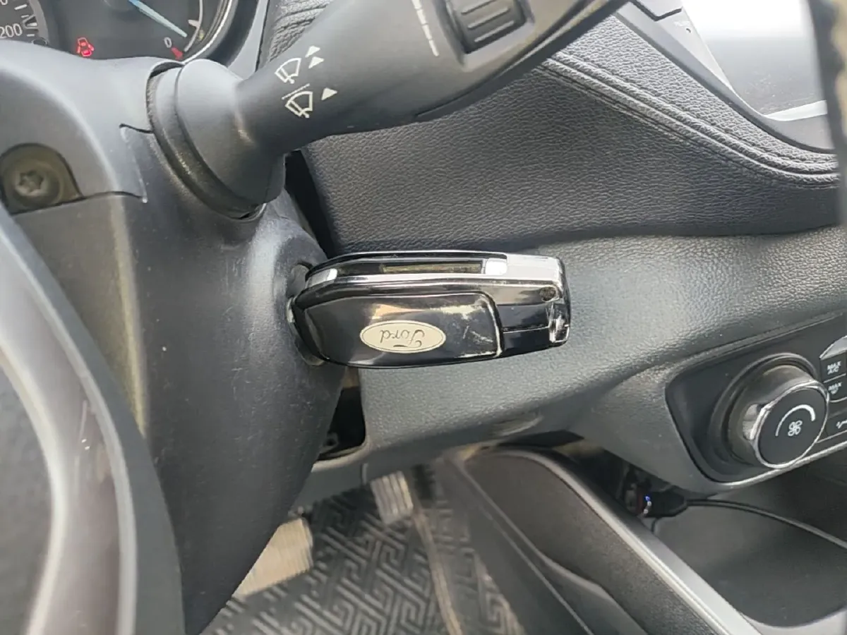 2017 Ford Escort 1.5L 113HP L4 6AT,autocango,china used car exporter,china ev exporter,chinese used car exporter,chinese used ev exporter