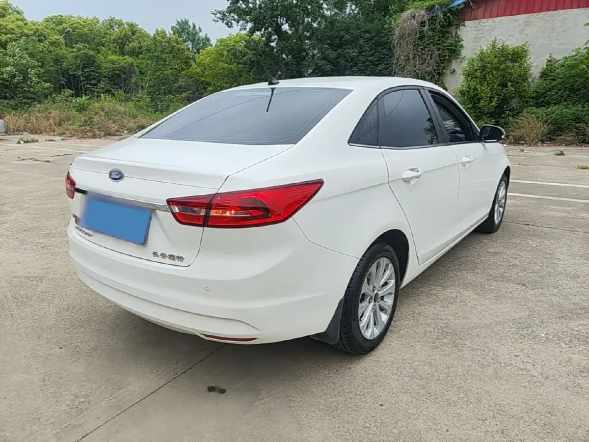 2017 Ford Escort 1.5L 113HP L4 6AT,autocango,china used car exporter,china ev exporter,chinese used car exporter,chinese used ev exporter