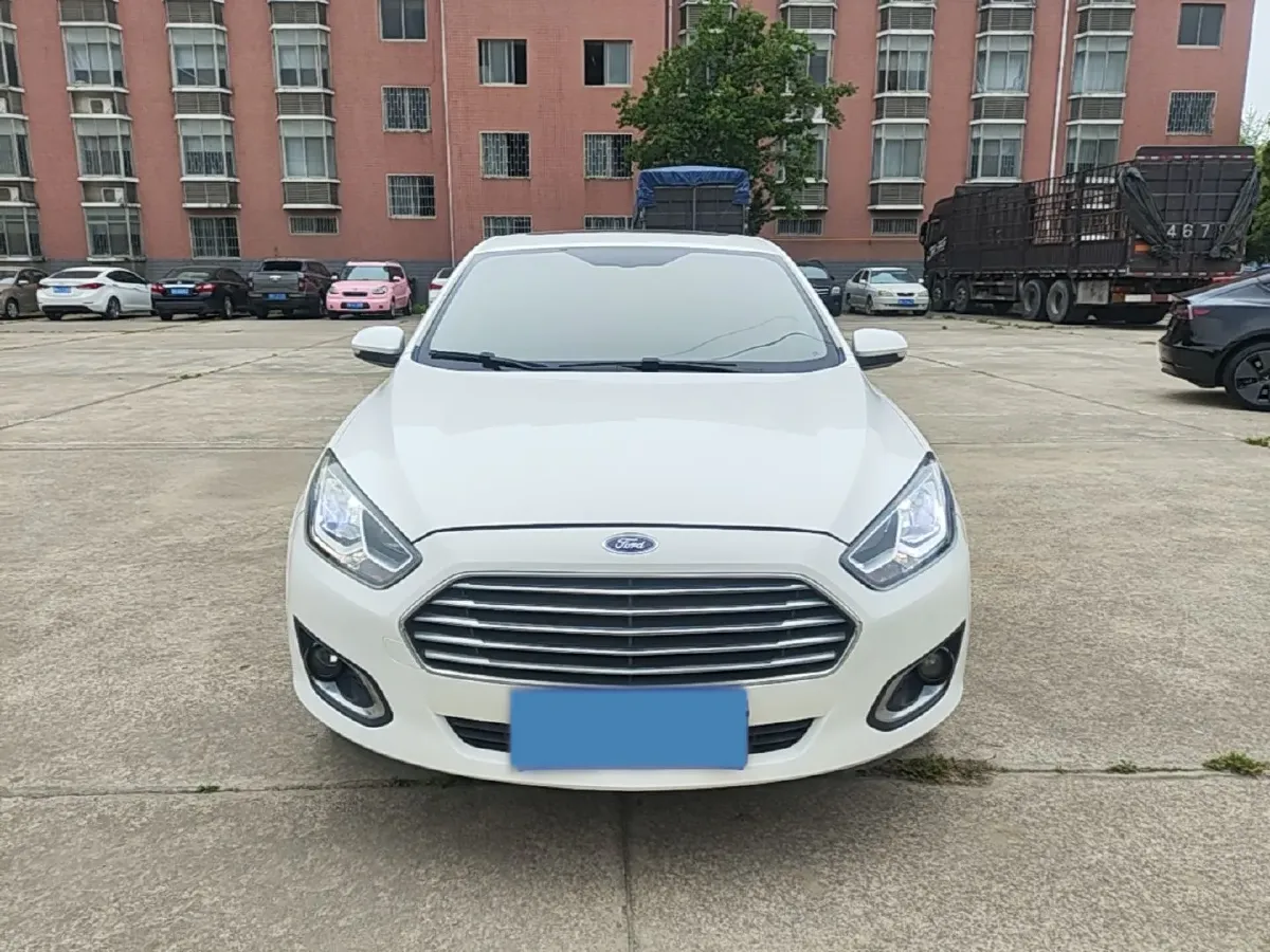 2017 Ford Escort 1.5L 113HP L4 6AT,autocango,china used car exporter,china ev exporter,chinese used car exporter,chinese used ev exporter