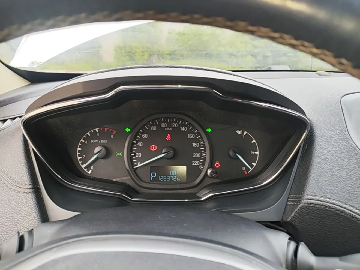 2017 Ford Escort 1.5L 113HP L4 6AT,autocango,china used car exporter,china ev exporter,chinese used car exporter,chinese used ev exporter