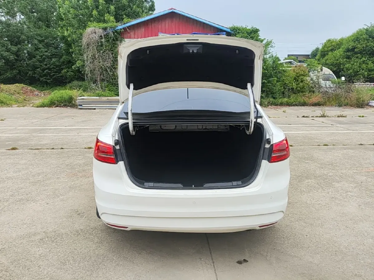 2017 Ford Escort 1.5L 113HP L4 6AT,autocango,china used car exporter,china ev exporter,chinese used car exporter,chinese used ev exporter