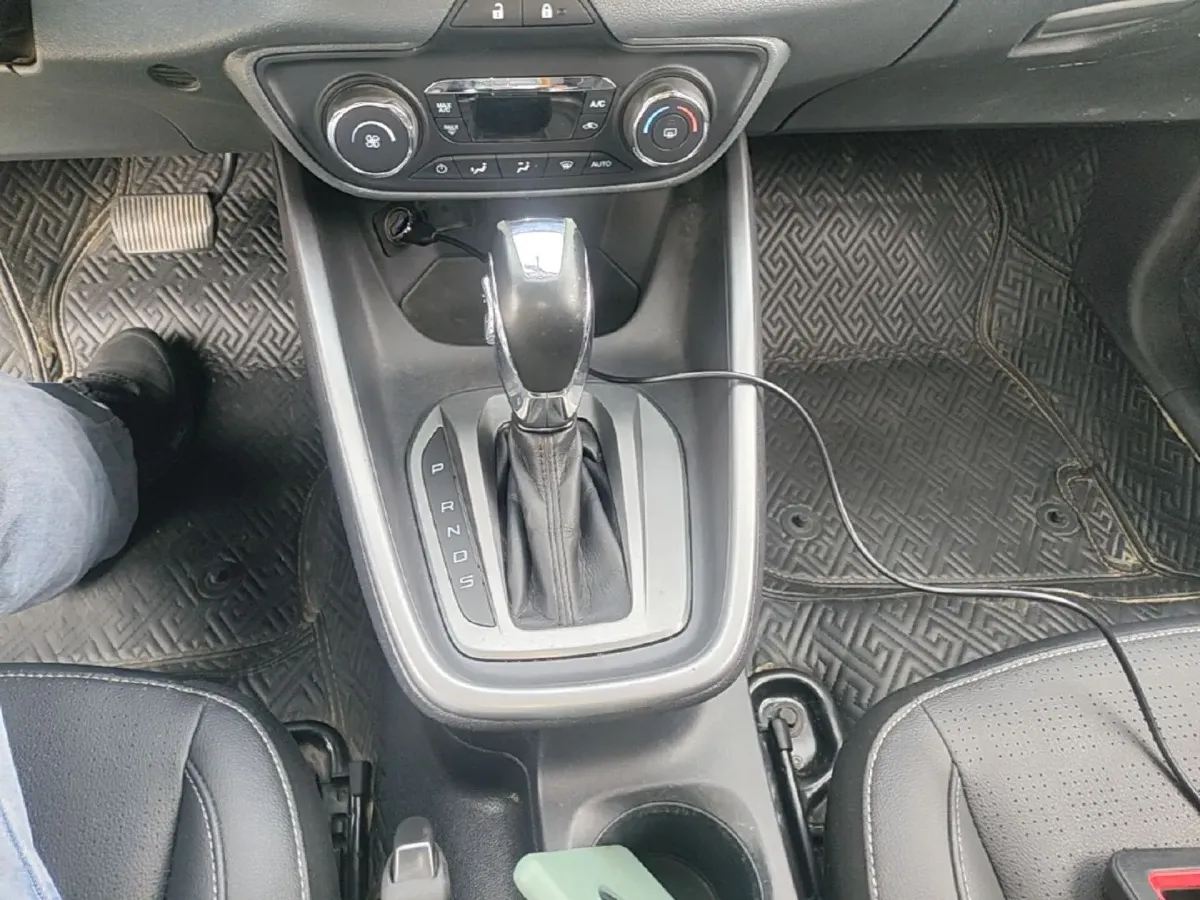 2017 Ford Escort 1.5L 113HP L4 6AT,autocango,china used car exporter,china ev exporter,chinese used car exporter,chinese used ev exporter