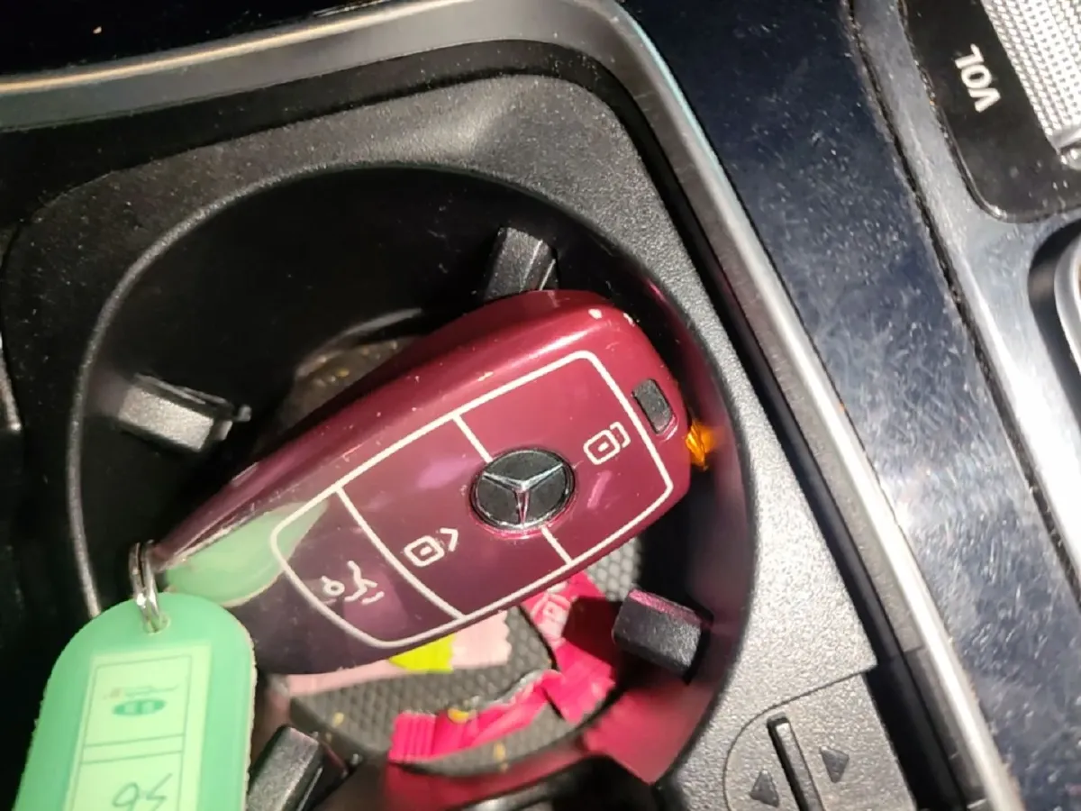 2021 Mercedes-Benz GLC Class 2.0T 197HP L4 9AT,autocango,china used car exporter,china ev exporter,chinese used car exporter,chinese used ev exporter