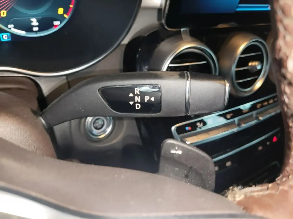 2021 Mercedes-Benz GLC Class 2.0T 197HP L4 9AT,autocango,china used car exporter,china ev exporter,chinese used car exporter,chinese used ev exporter