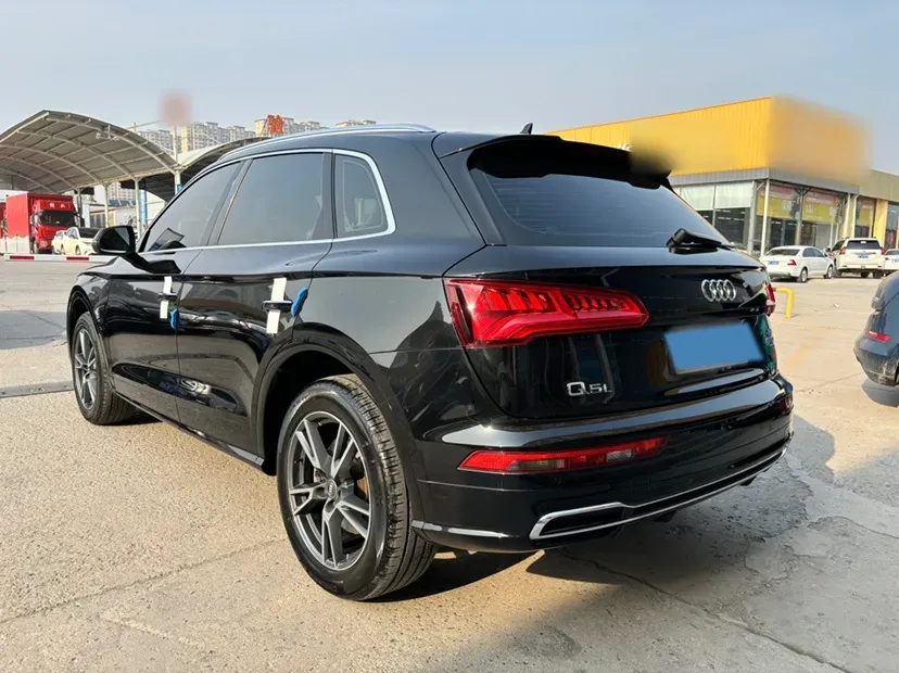 2018 Audi Q5L 2.0T 190HP L4 7DCT,autocango,china used car exporter,china ev exporter,chinese used car exporter,chinese used ev exporter