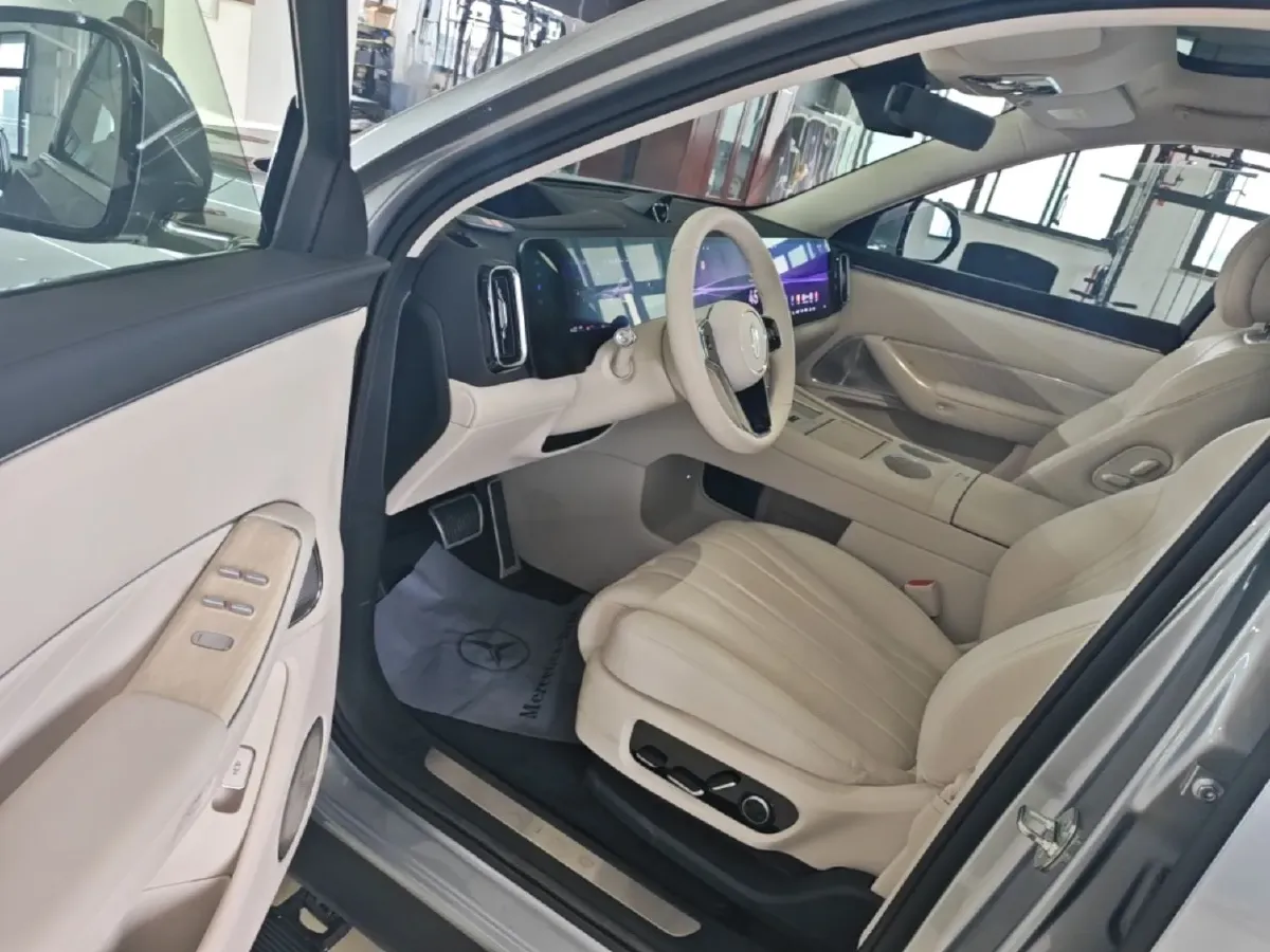 2025 AITO AITO M8 REEV 160HP REEV 53.4KWH,autocango,china used car exporter,china ev exporter,chinese used car exporter,chinese used ev exporter