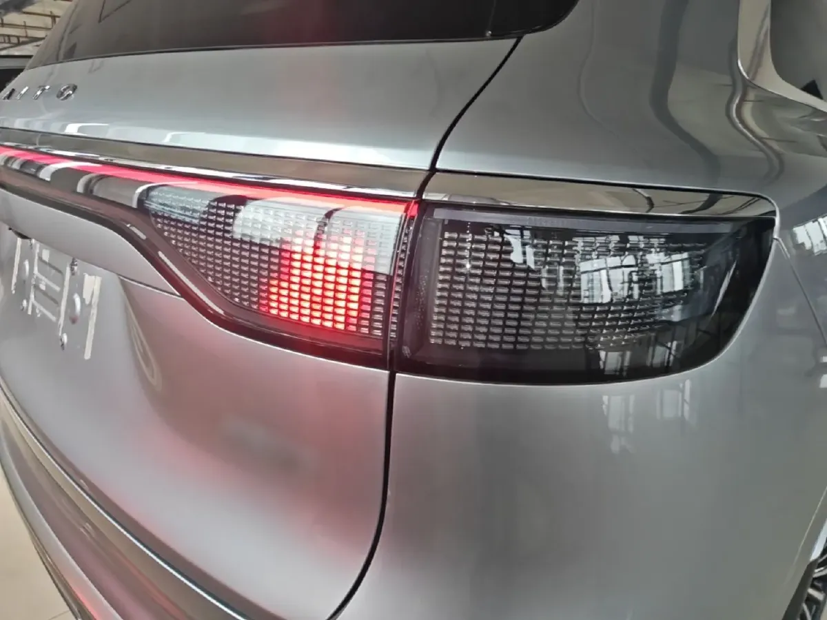 2025 AITO AITO M8 REEV 160HP REEV 53.4KWH,autocango,china used car exporter,china ev exporter,chinese used car exporter,chinese used ev exporter