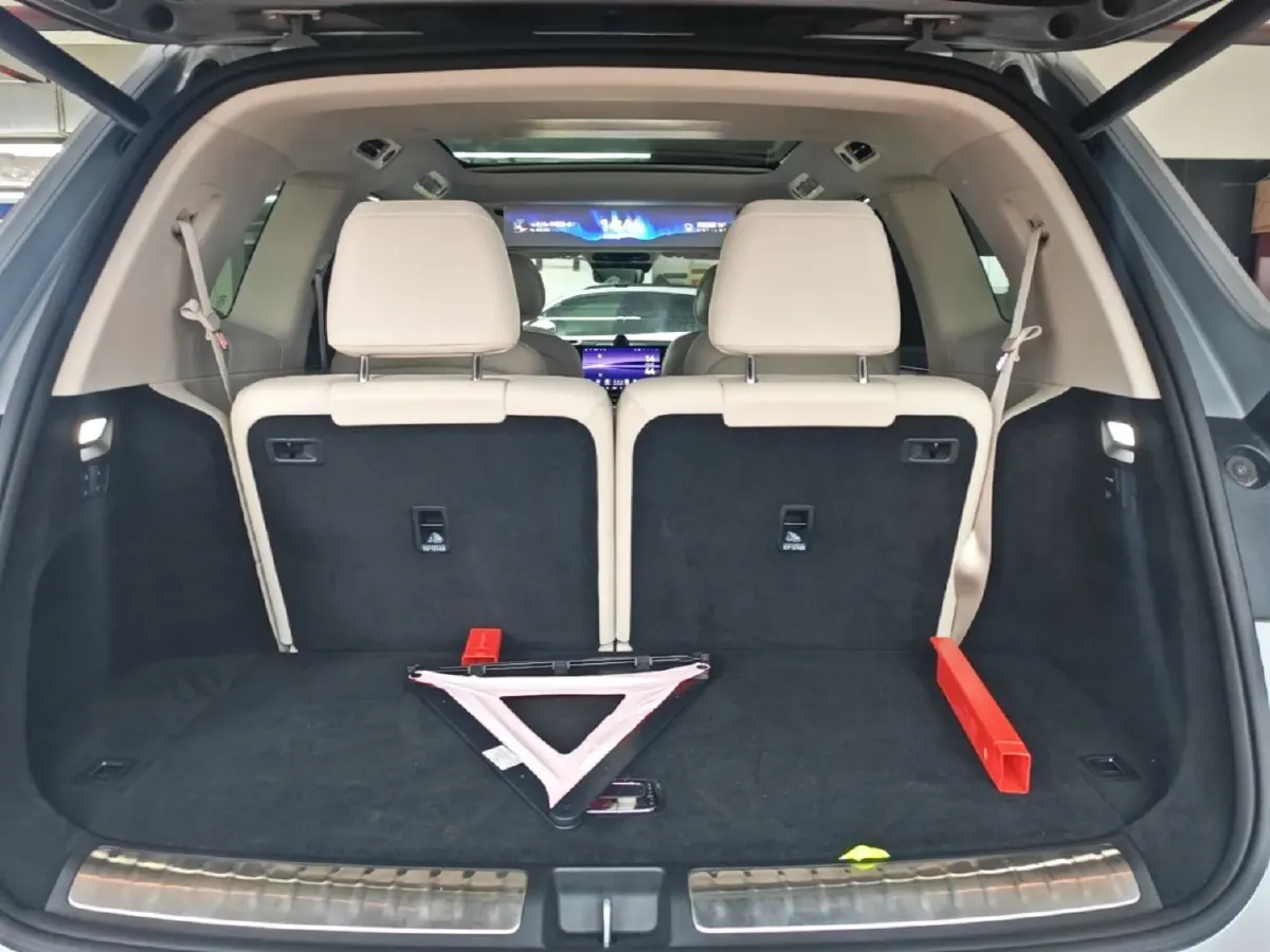 2025 AITO AITO M8 REEV 160HP REEV 53.4KWH,autocango,china used car exporter,china ev exporter,chinese used car exporter,chinese used ev exporter