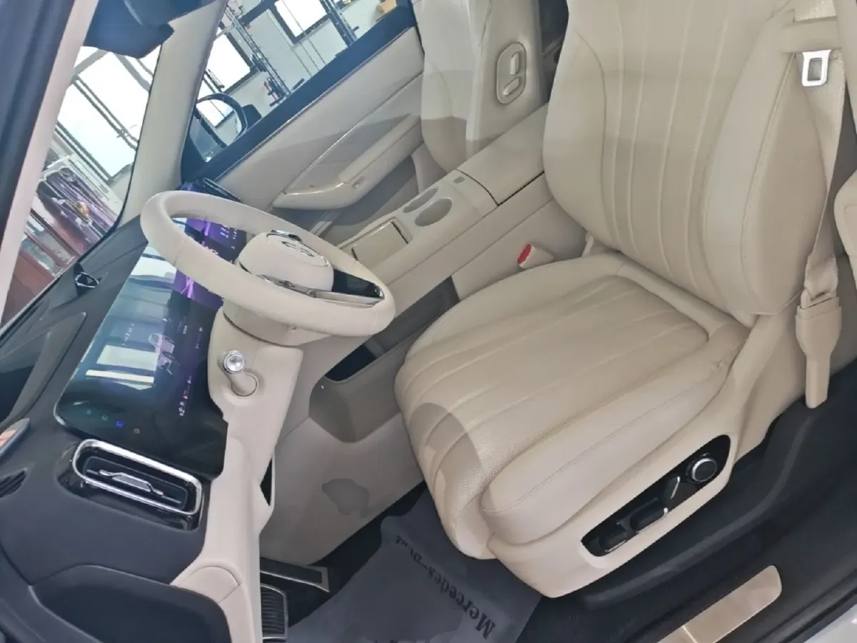 2025 AITO AITO M8 REEV 160HP REEV 53.4KWH,autocango,china used car exporter,china ev exporter,chinese used car exporter,chinese used ev exporter