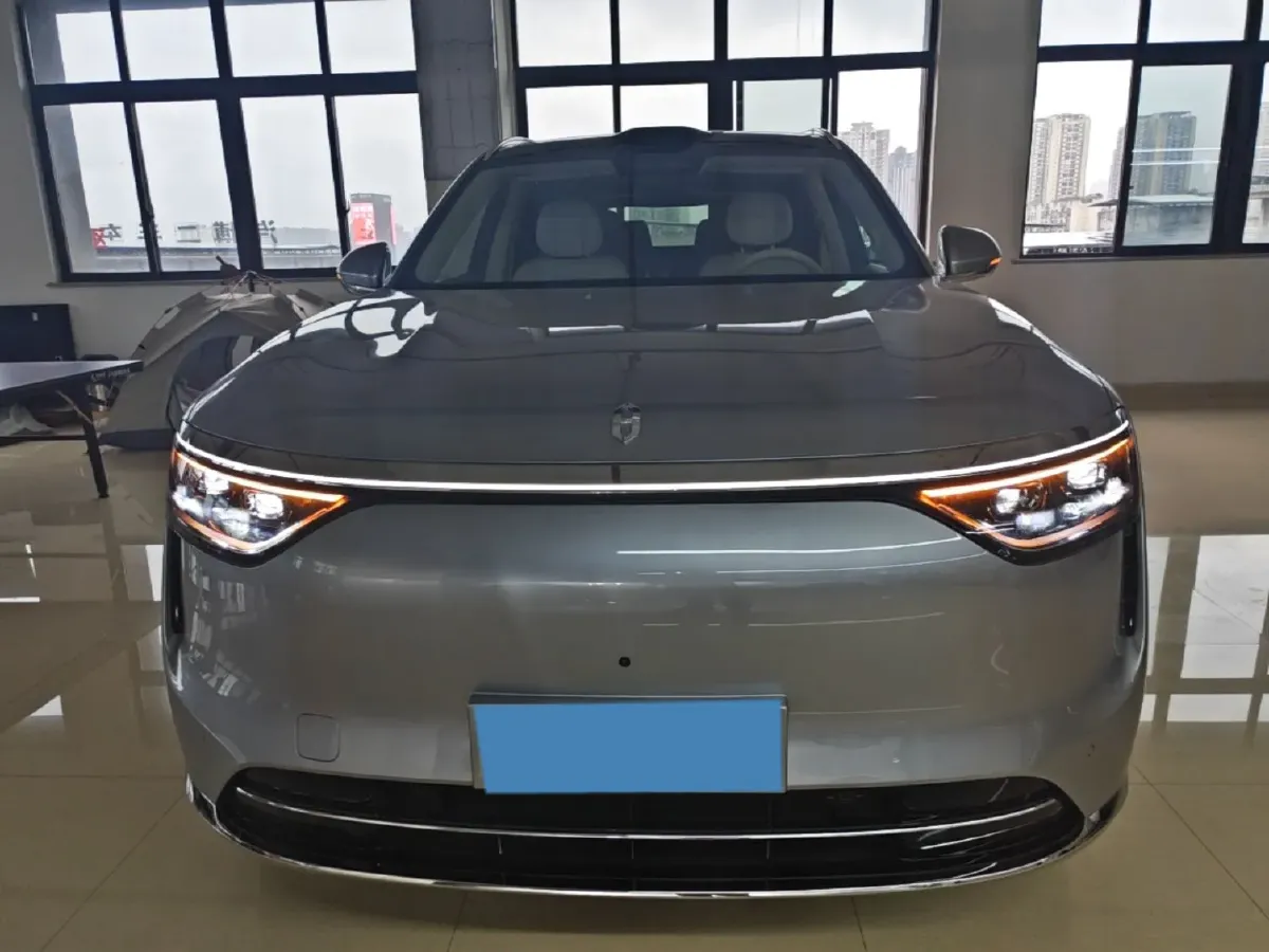 2025 AITO AITO M8 REEV 160HP REEV 53.4KWH,autocango,china used car exporter,china ev exporter,chinese used car exporter,chinese used ev exporter