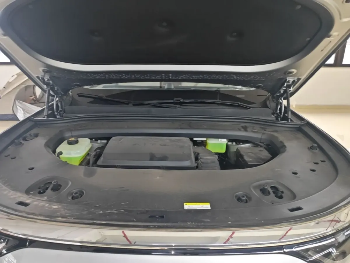 2025 AITO AITO M8 REEV 160HP REEV 53.4KWH,autocango,china used car exporter,china ev exporter,chinese used car exporter,chinese used ev exporter